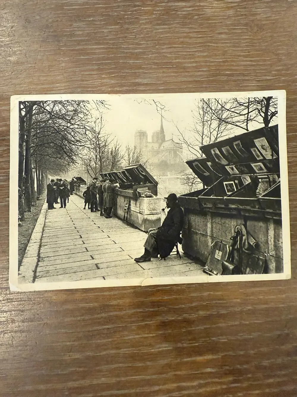 Bouquinistes Quai de la Tournelle Paris Vintage Black & White Postcard SM22